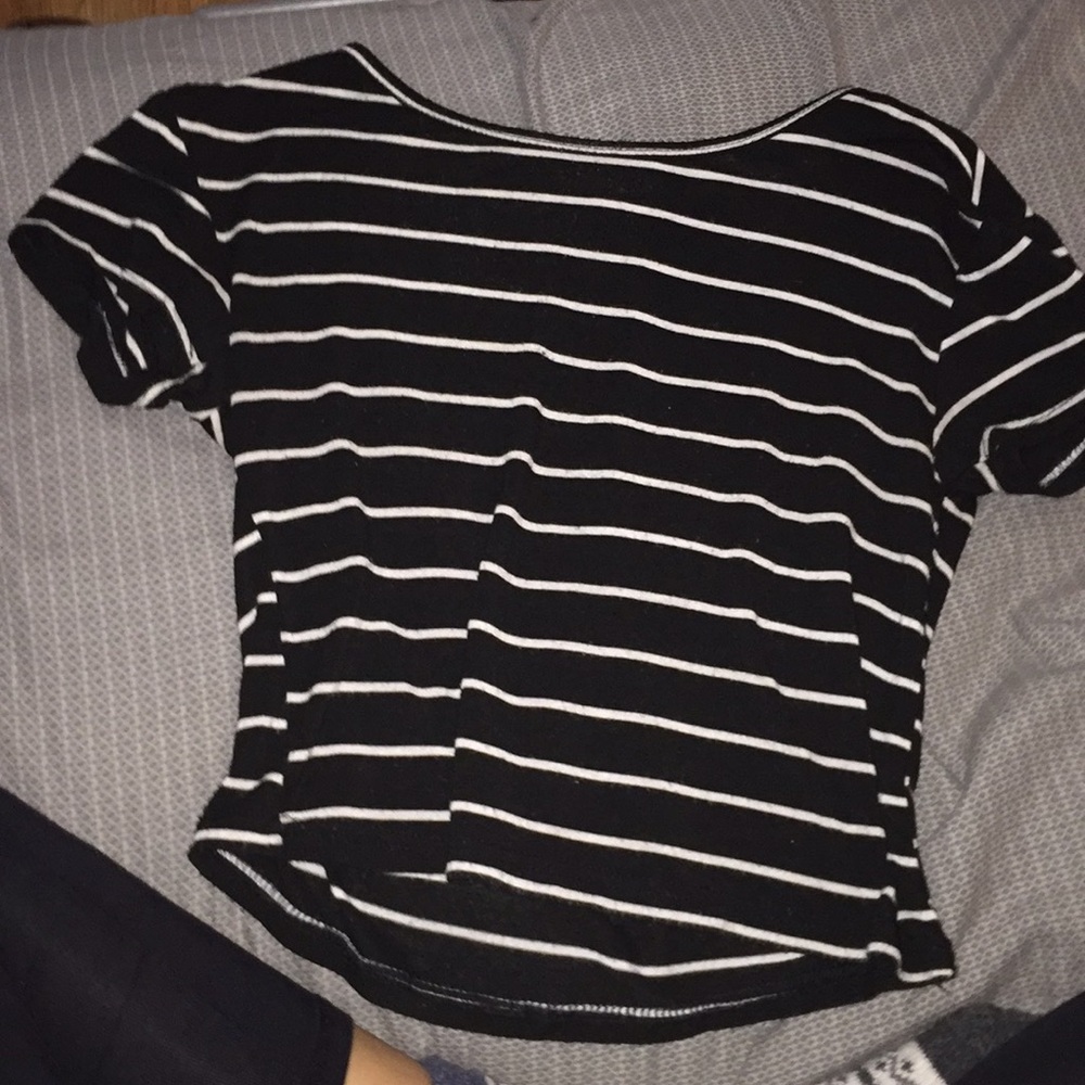Crop top black and white stripes